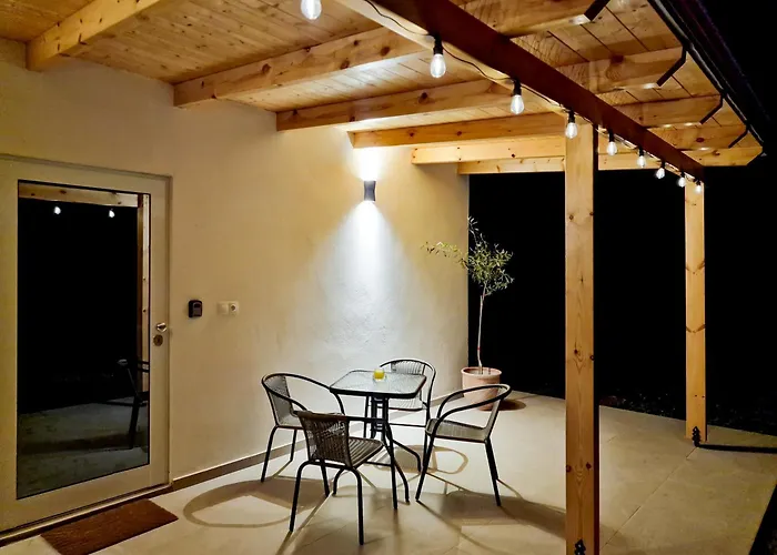 Cozy Owl\'S Studio Home